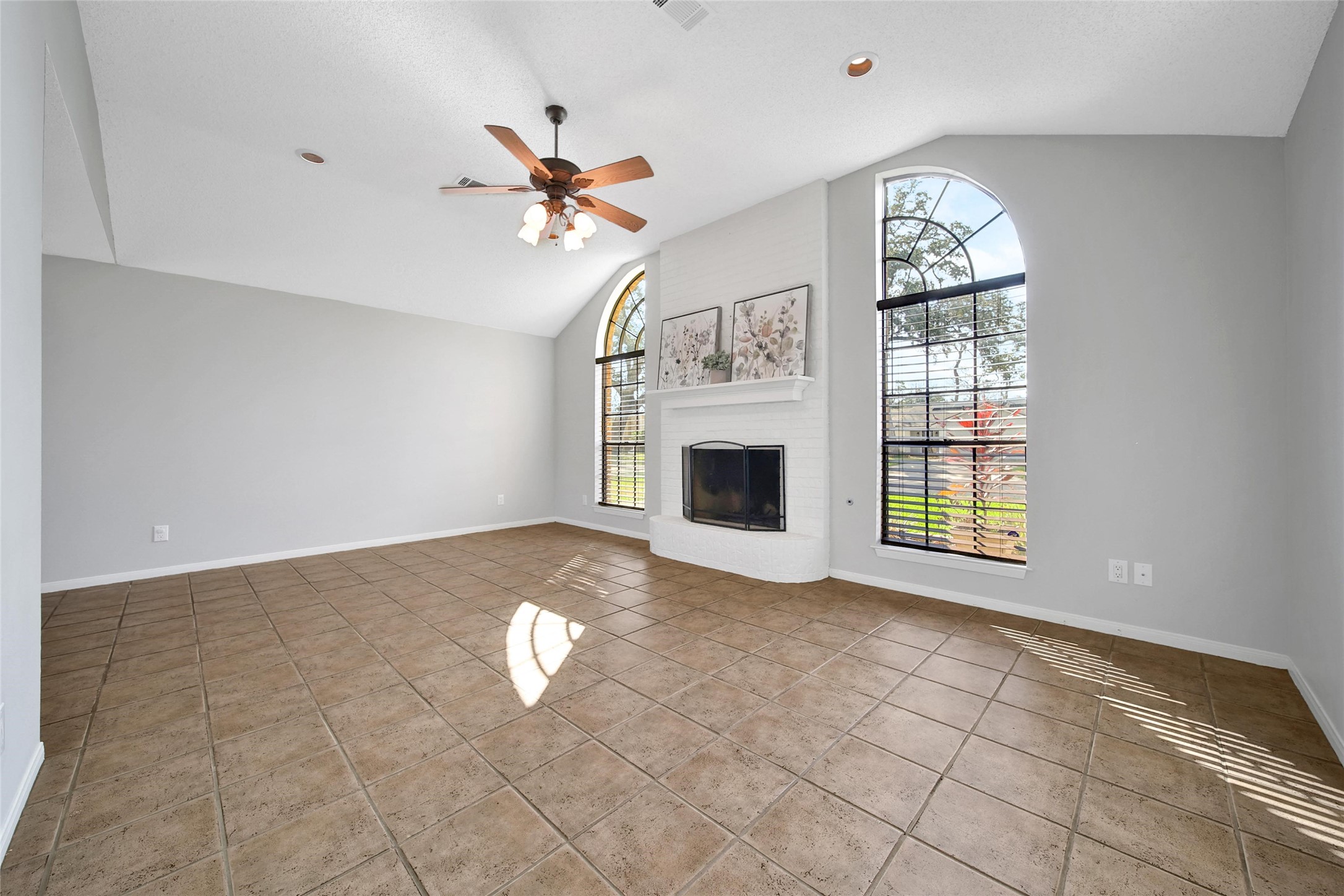 105 Daffodil Street Property Photo 4