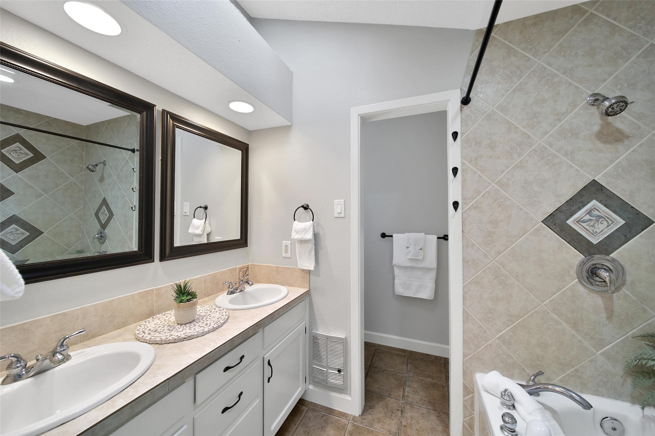 105 Daffodil Street Property Photo 18