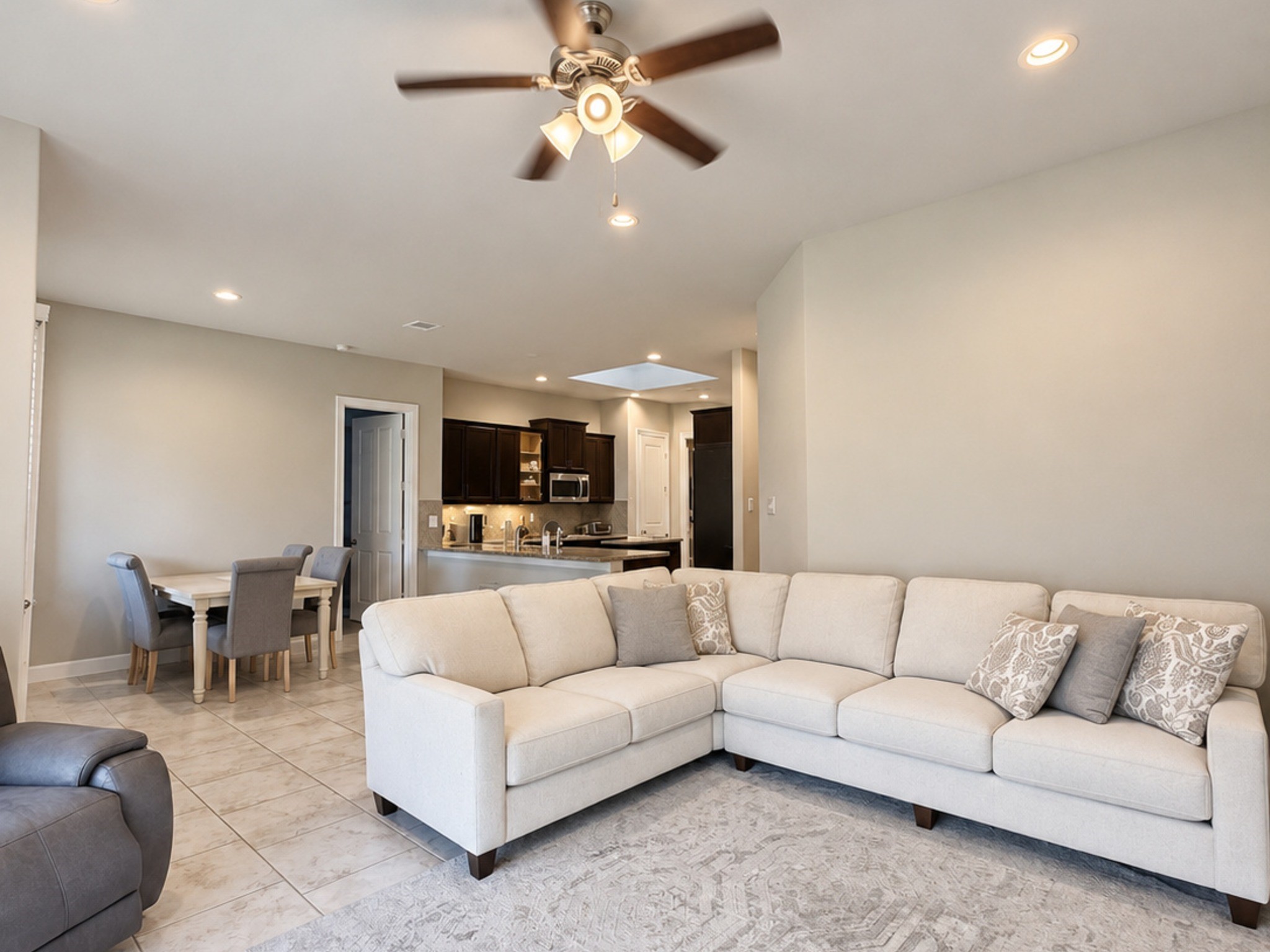 1122 Orange Dawn Drive Property Photo 9
