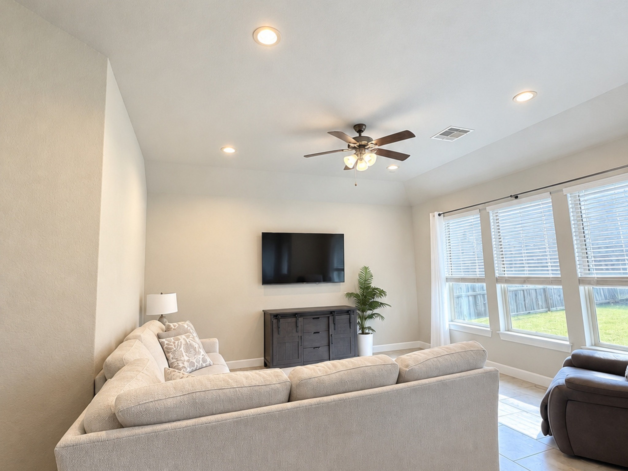 1122 Orange Dawn Drive Property Photo 10
