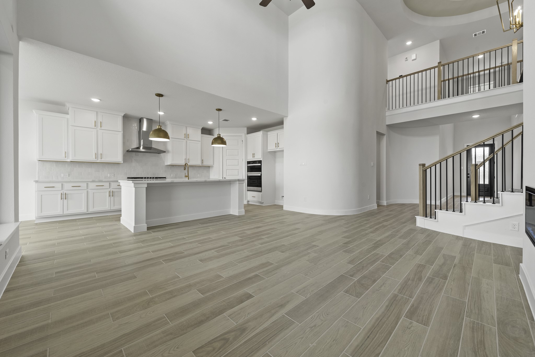 6431 Redwood Forest Drive Property Photo 4