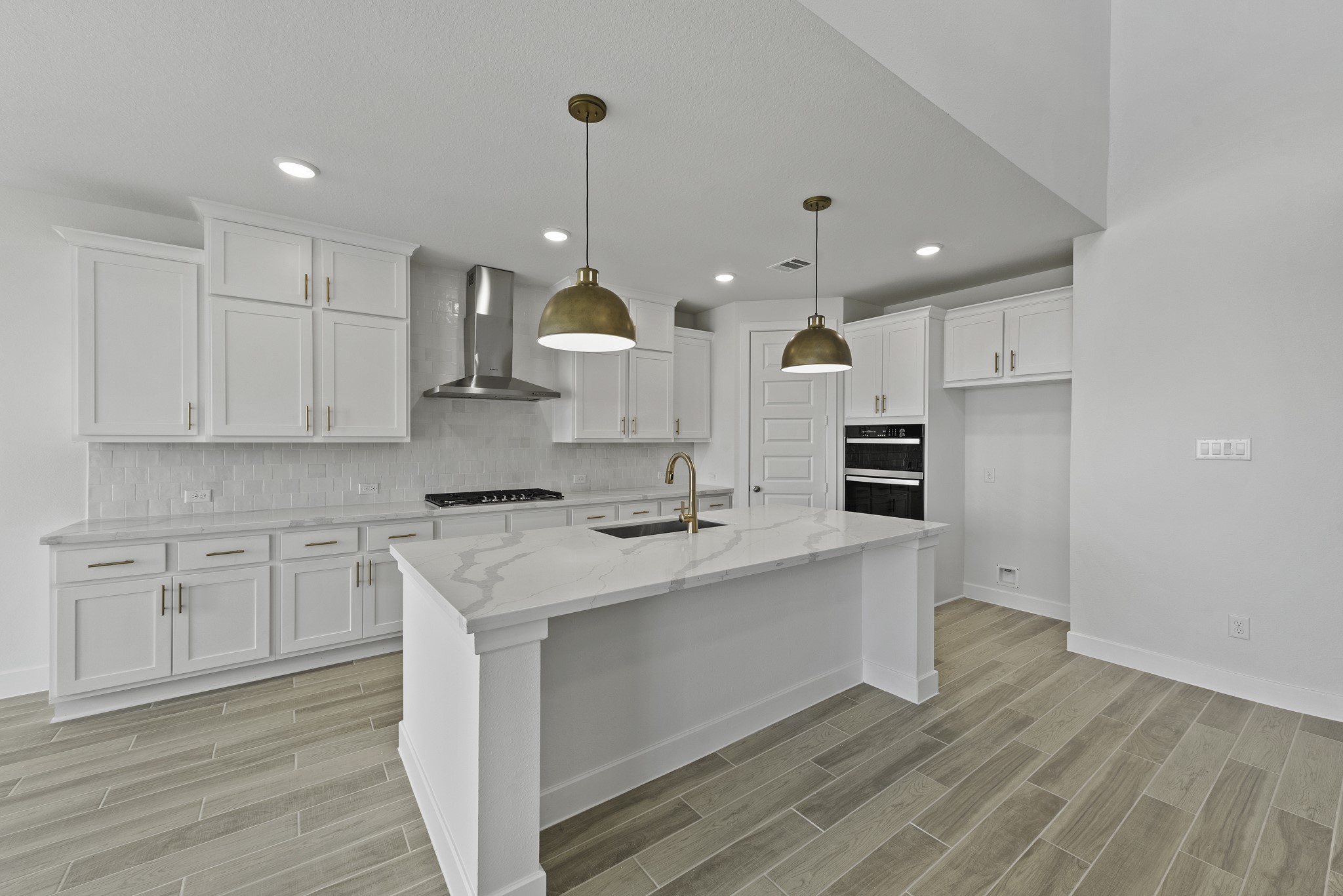 6431 Redwood Forest Drive Property Photo 8