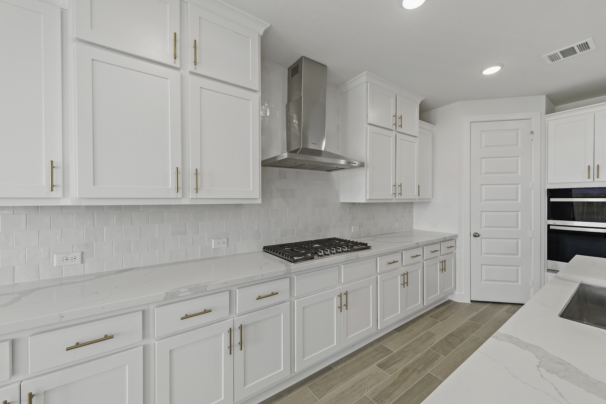 6431 Redwood Forest Drive Property Photo 10
