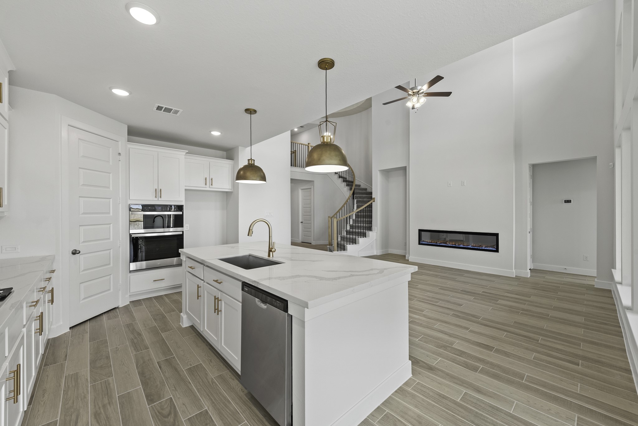 6431 Redwood Forest Drive Property Photo 11