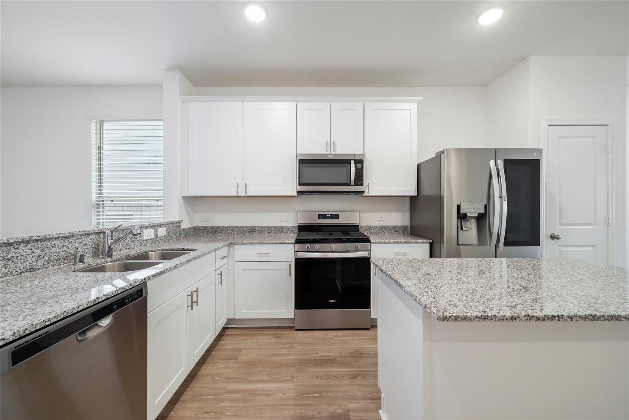 10429 Pineland Drive Property Photo 3