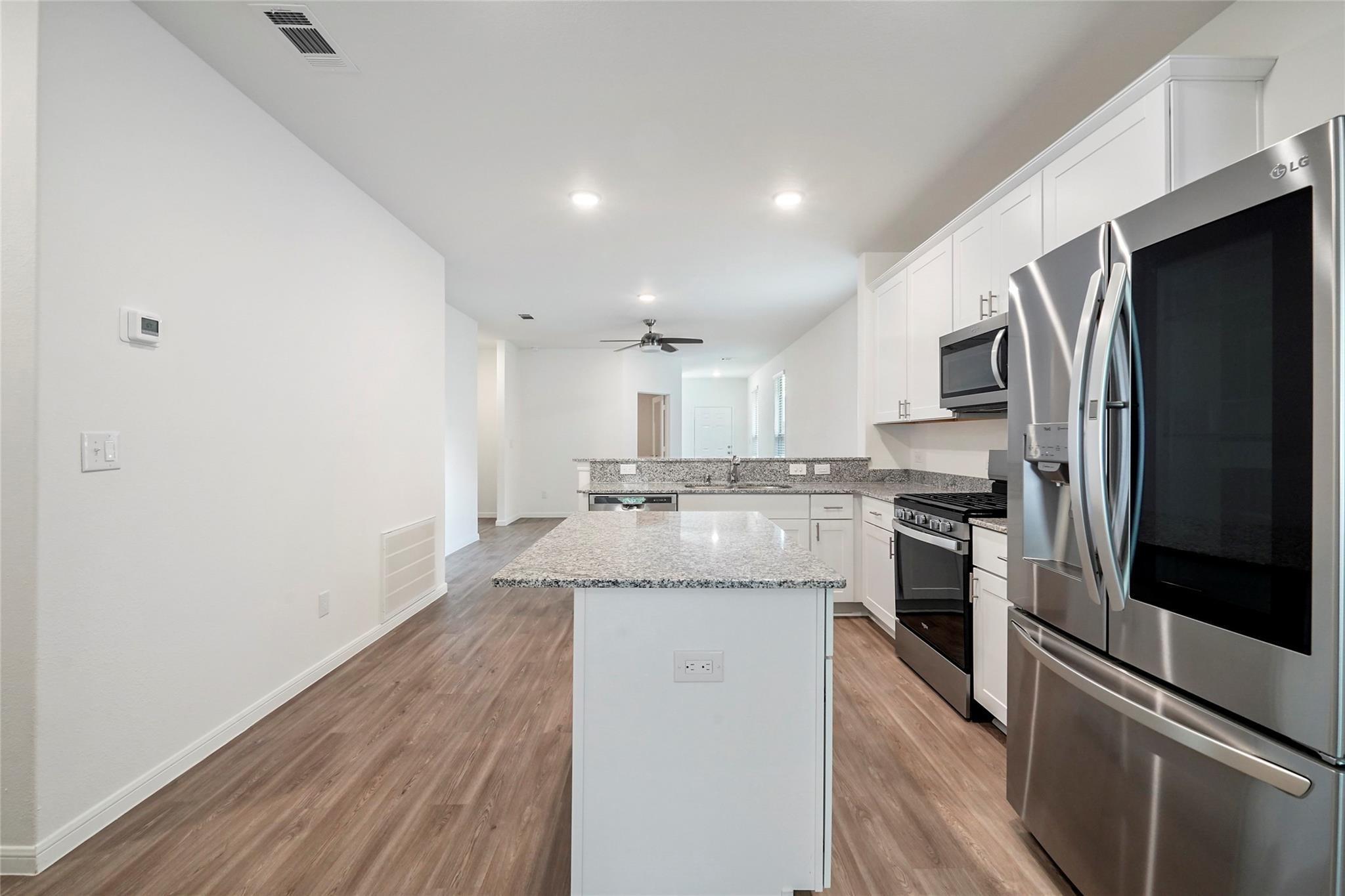 10429 Pineland Drive Property Photo 6
