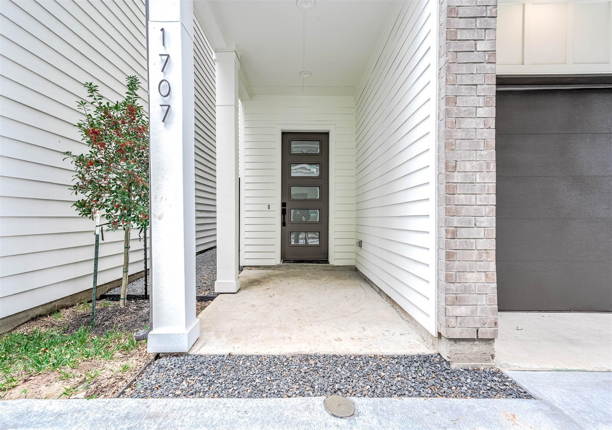 1711 Milby Street Property Photo 6