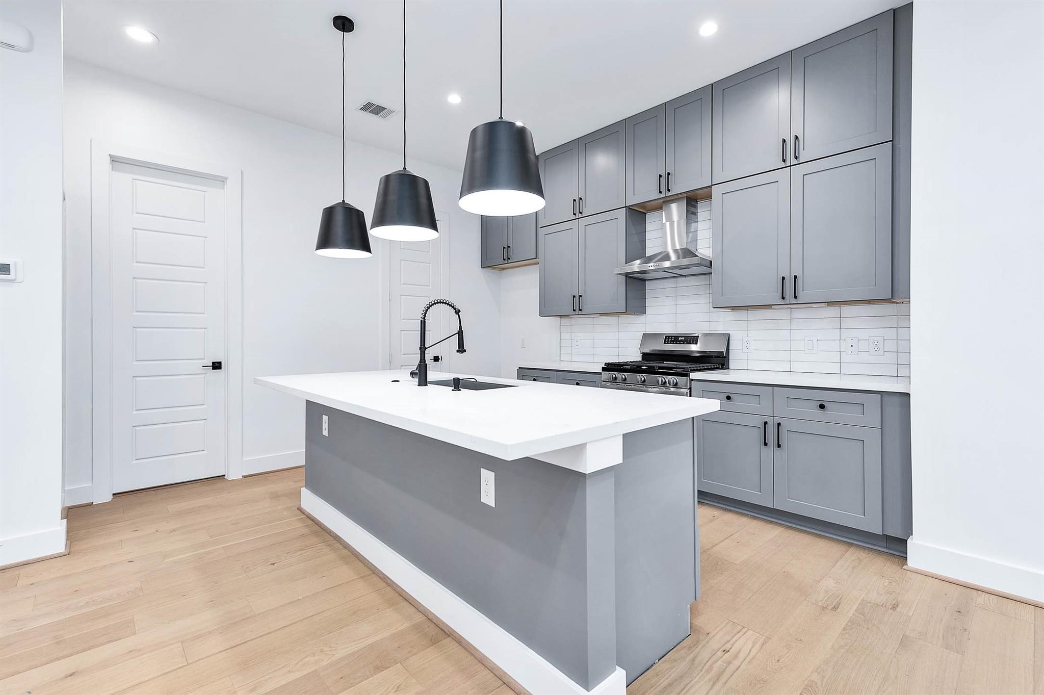 1711 Milby Street Property Photo 14