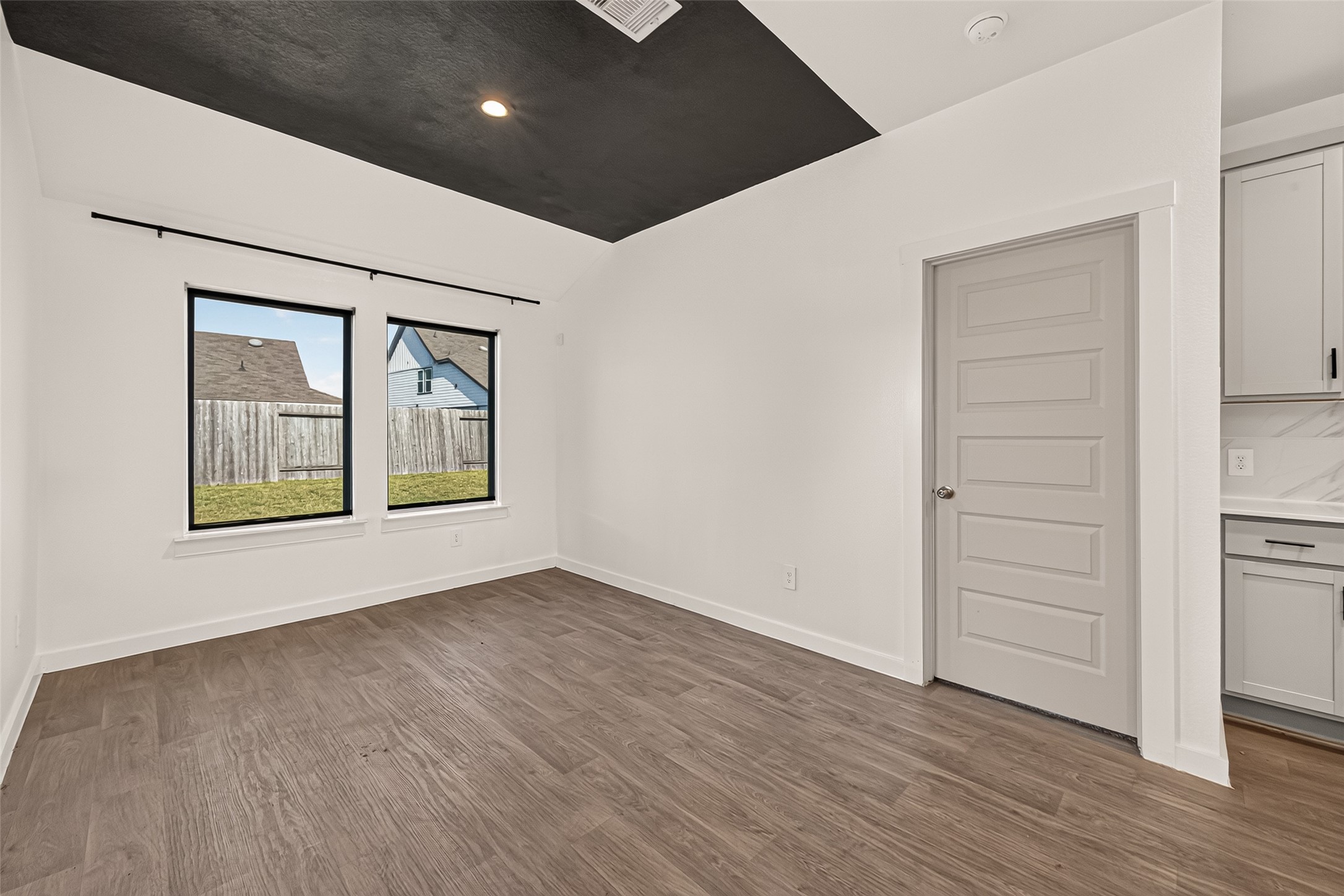 1710 Mountain Echo Drive Property Photo 14