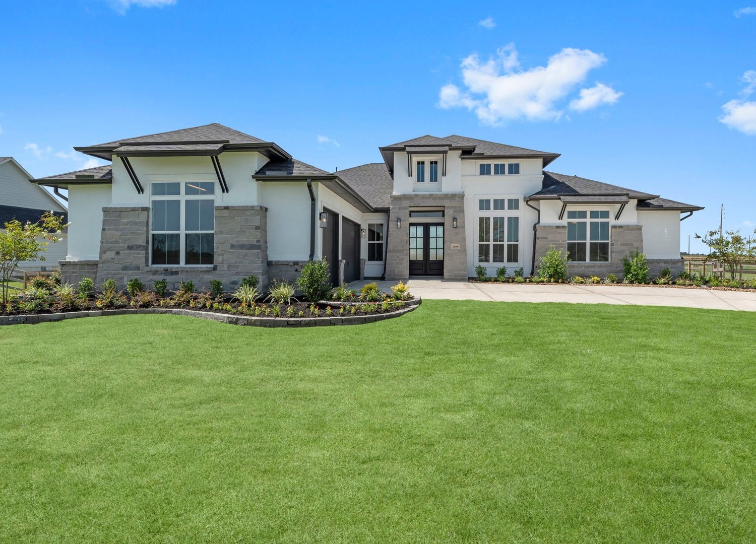 2000 Lake Breeze Drive Property Photo 1