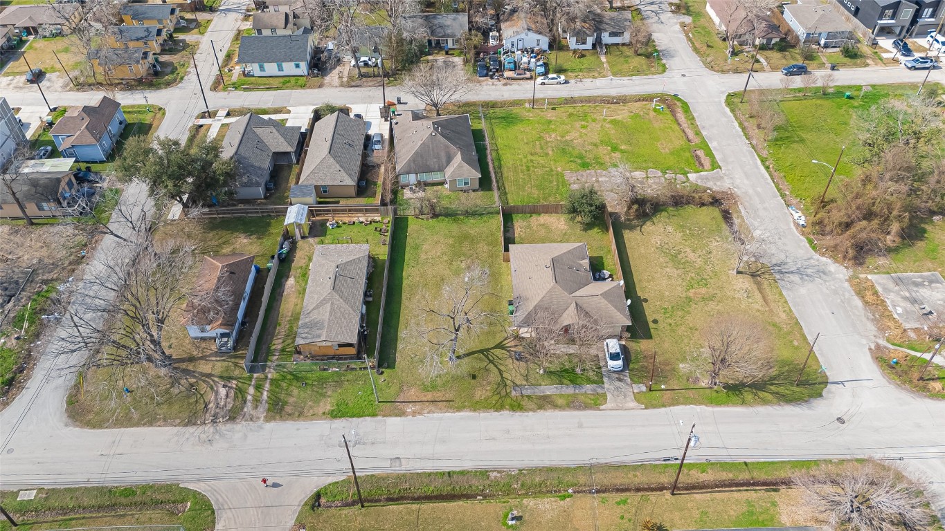 2209 Sakowitz Street Property Photo 5