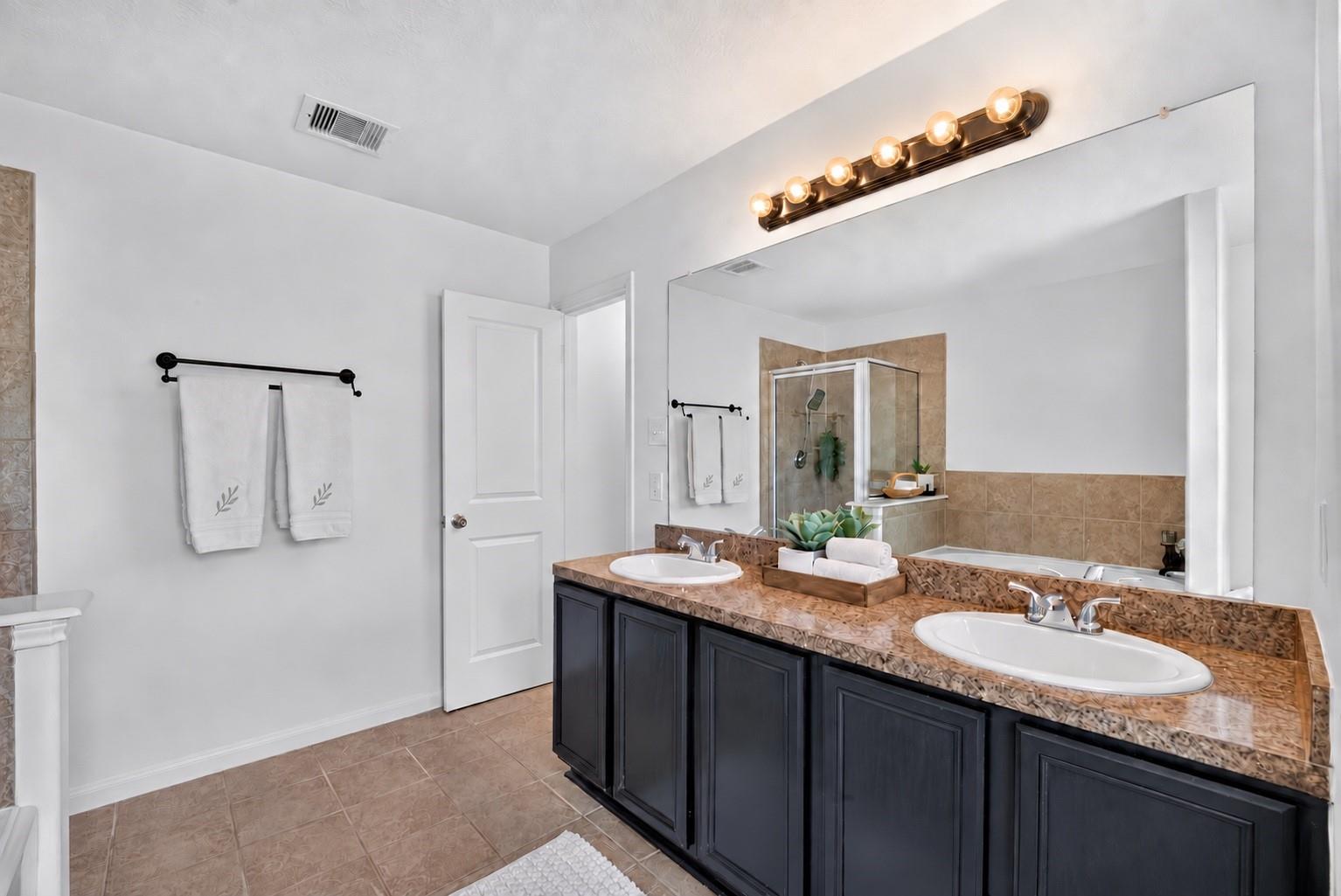 11803 Red Hummingbird Drive, Houston Tx 77047 Property Photo 8