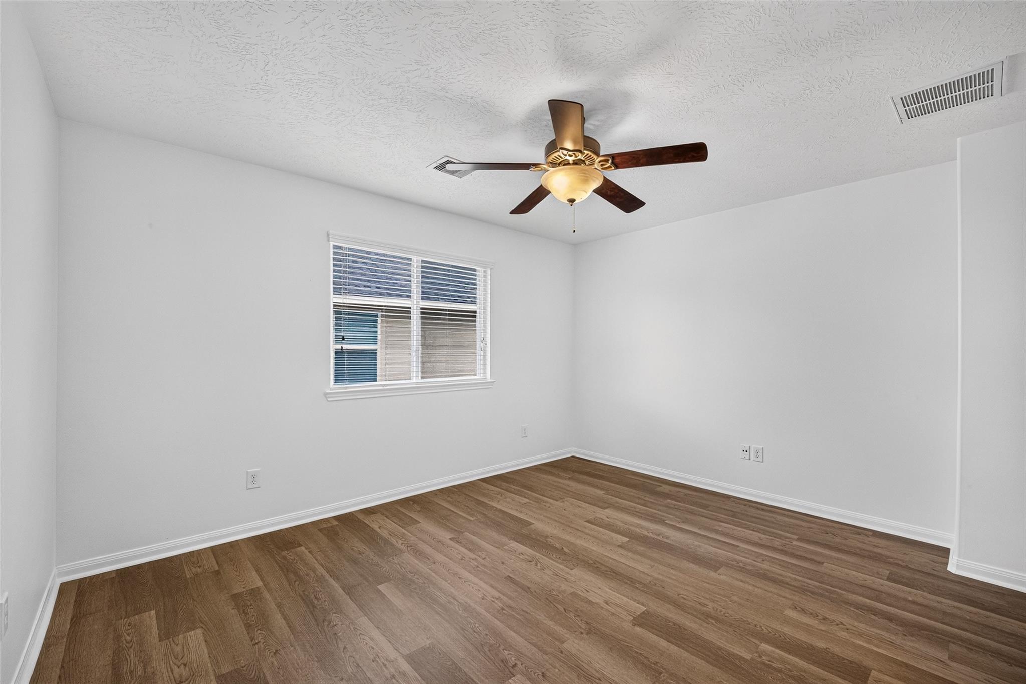 11803 Red Hummingbird Drive, Houston Tx 77047 Property Photo 10