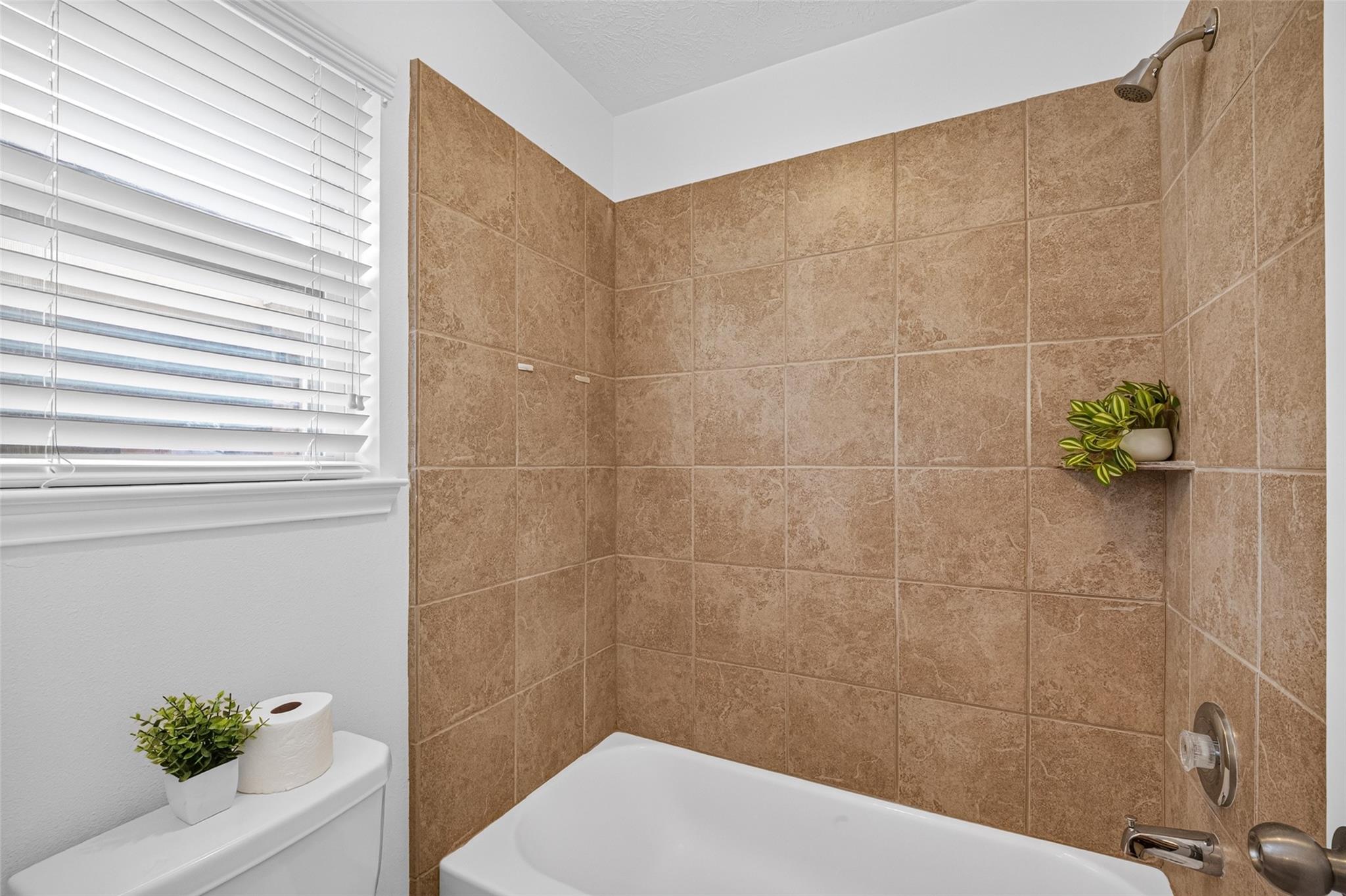 11803 Red Hummingbird Drive, Houston Tx 77047 Property Photo 12