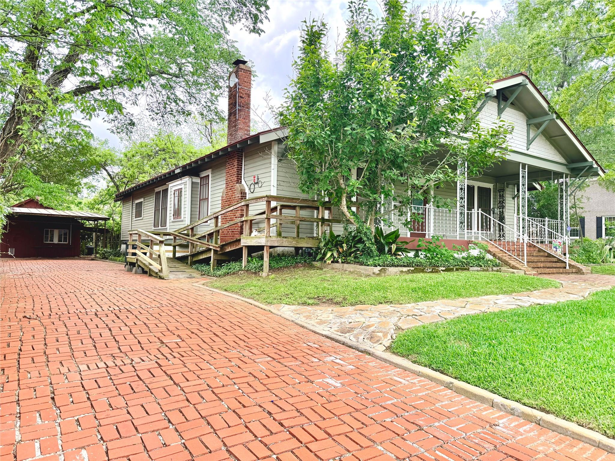 607 W Fox Street, Caldwell Tx 77836 Property Photo 2