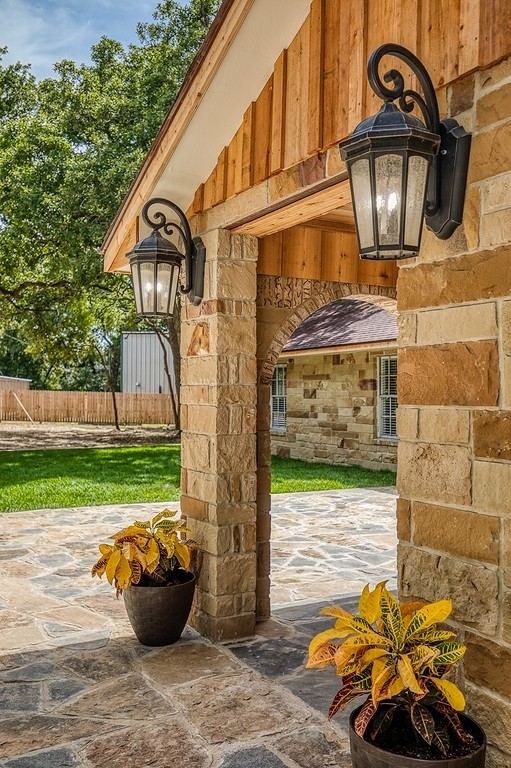 5504 Hillside Property Photo 6