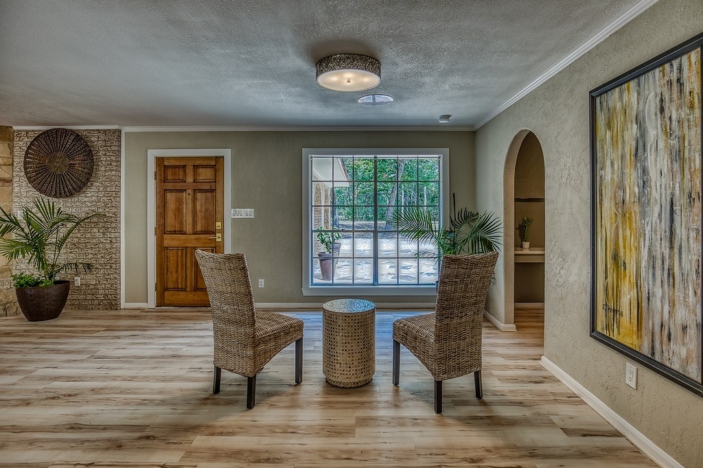 5504 Hillside Property Photo 8