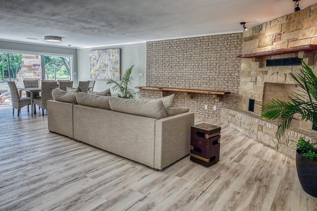 5504 Hillside Property Photo 9