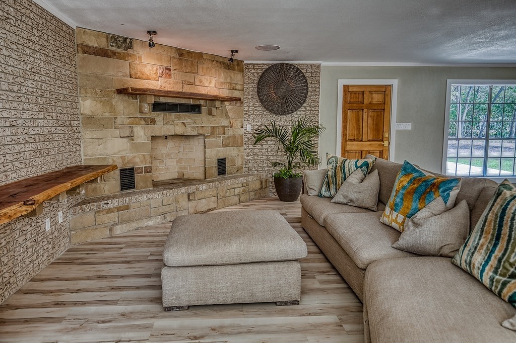 5504 Hillside Property Photo 10