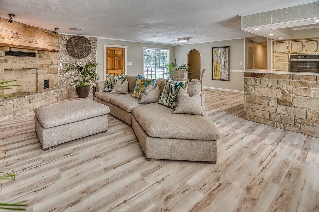 5504 Hillside Property Photo 11