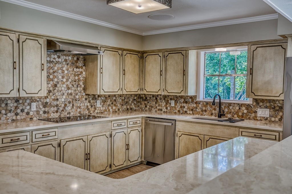 5504 Hillside Property Photo 17
