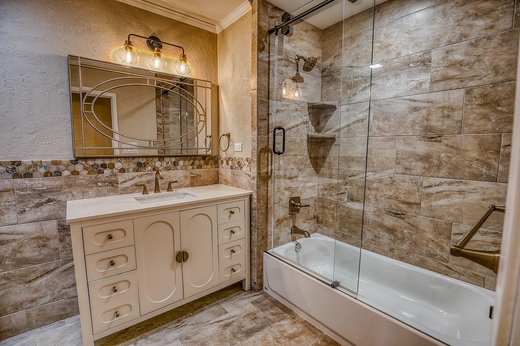 5504 Hillside Property Photo 24