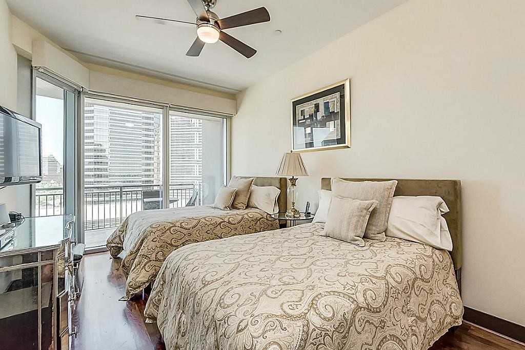 1600 Post Oak 1202 Property Photo 7