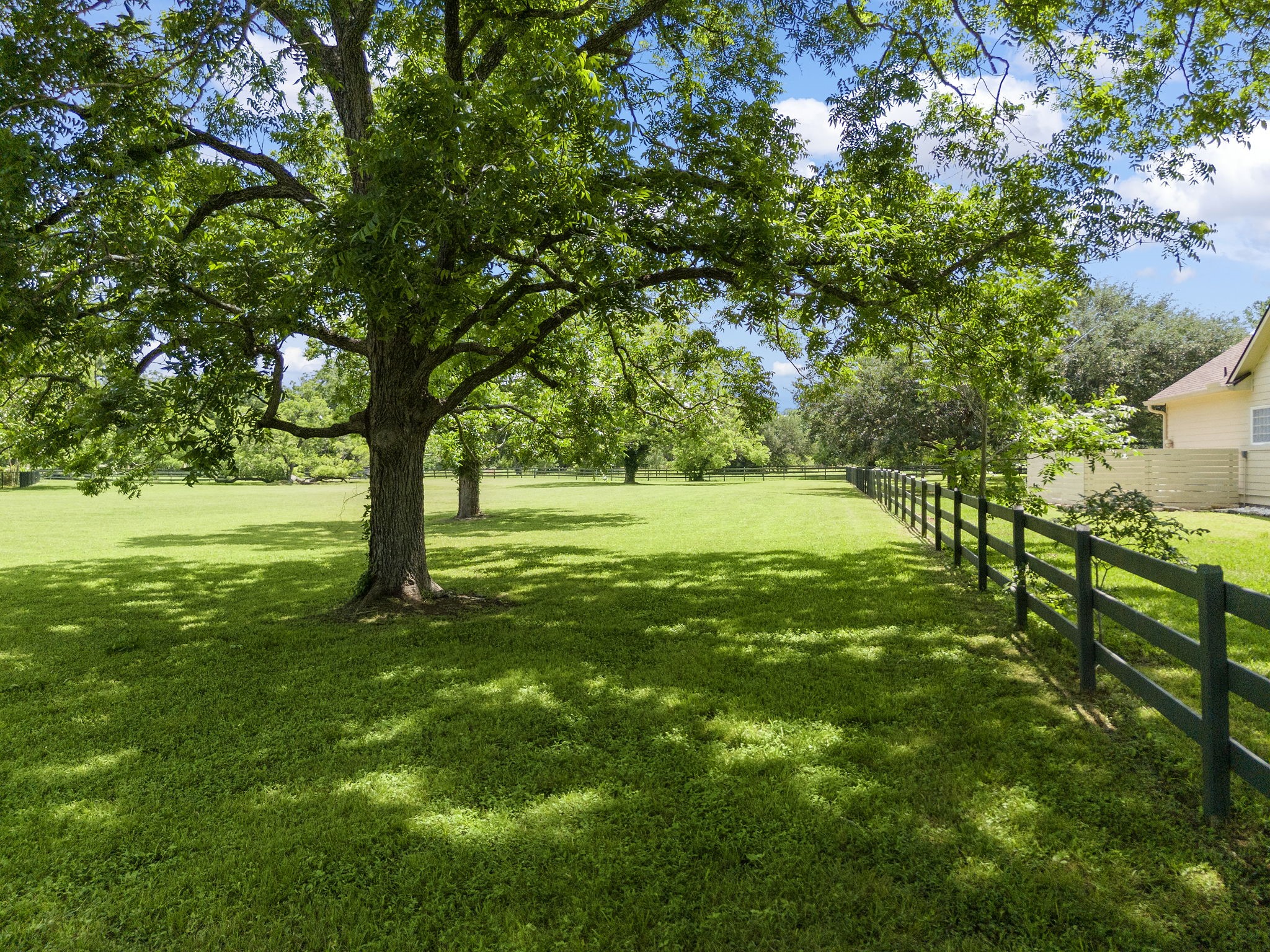 5326 Harris Woods Trace Property Photo 2