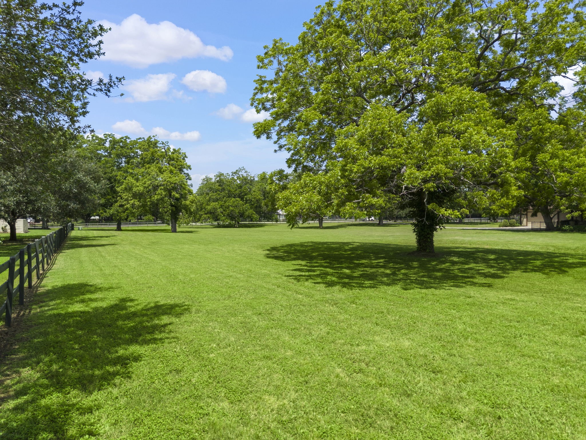5326 Harris Woods Trace Property Photo 4