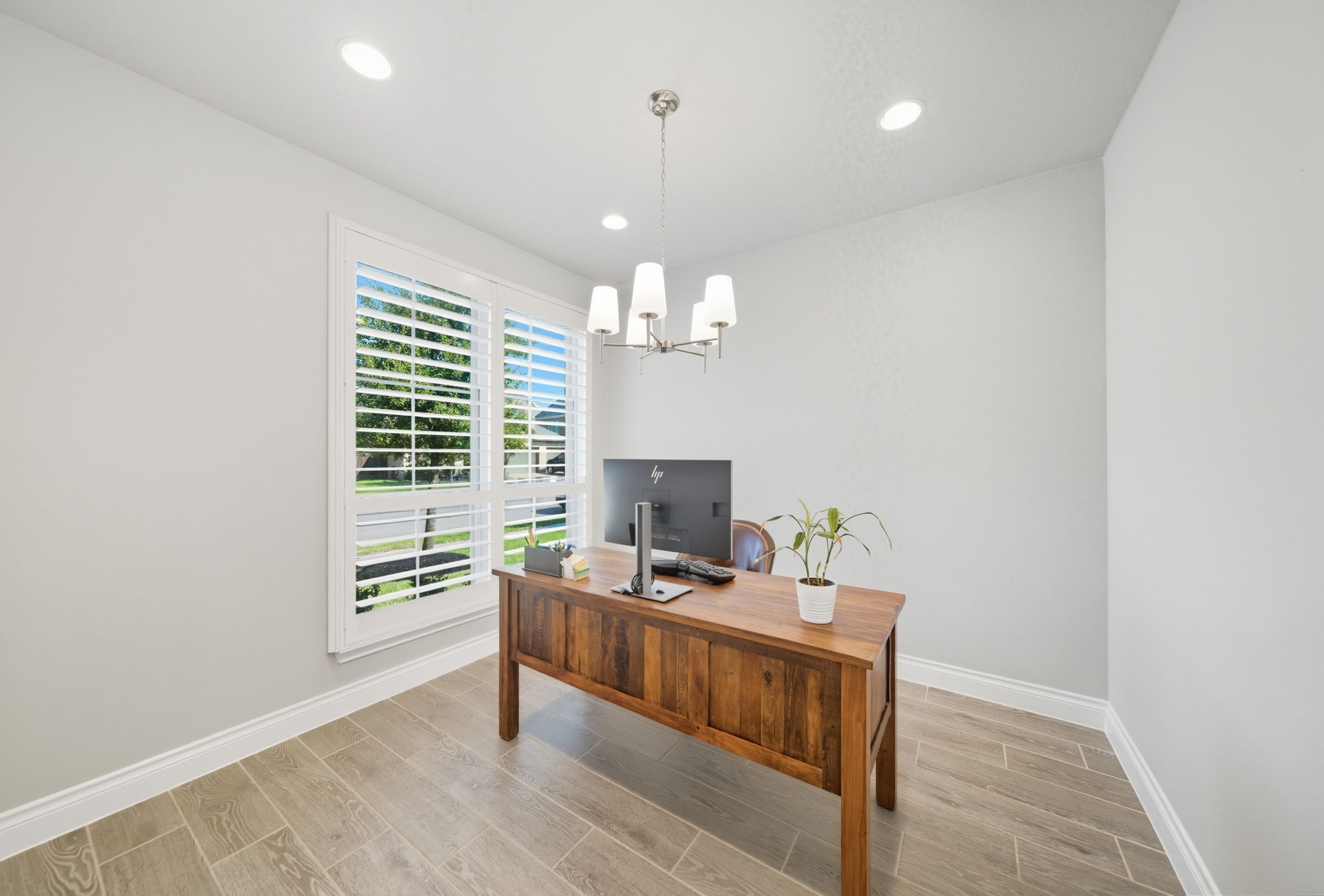 6923 Red Oak Drive Property Photo 5