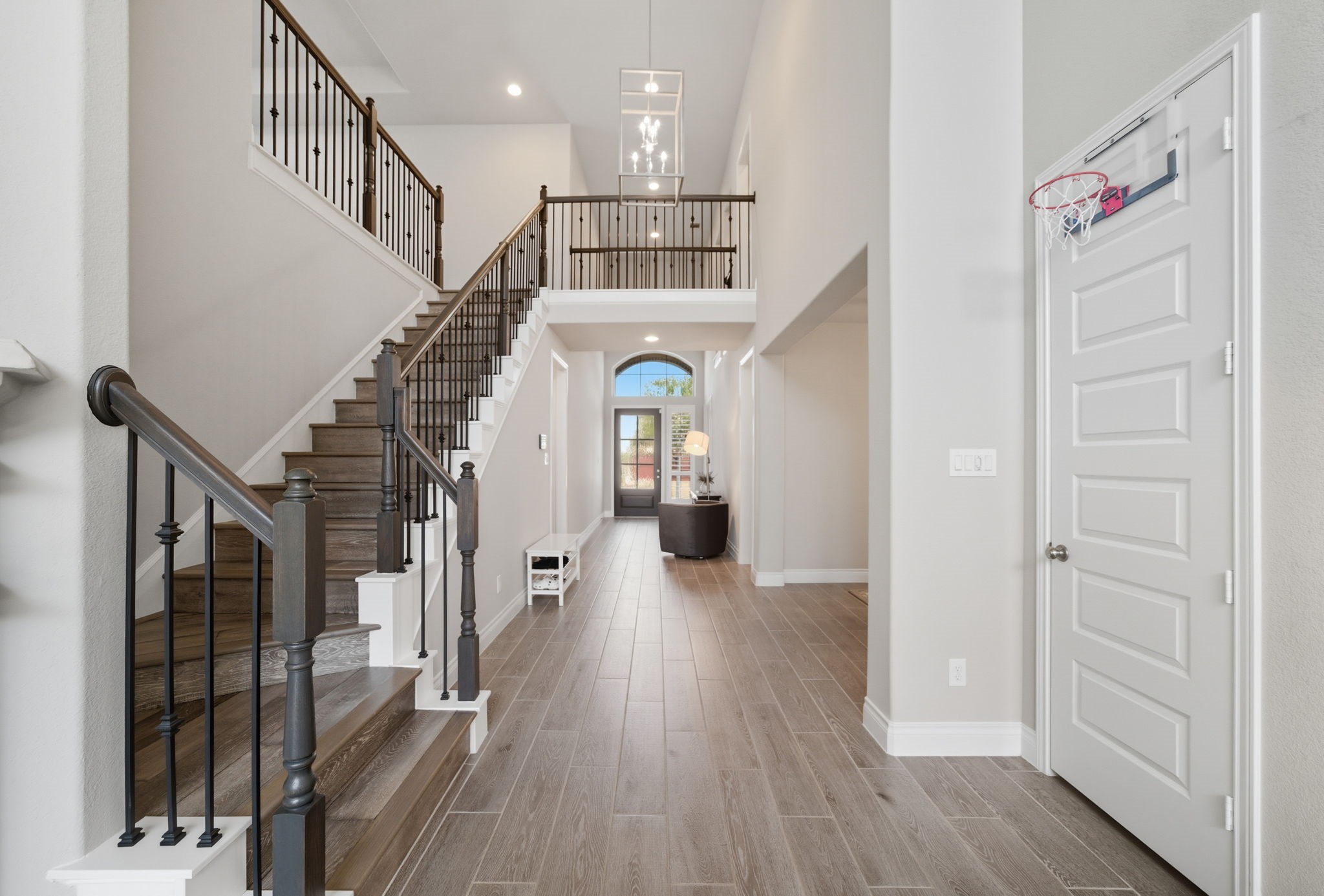 6923 Red Oak Drive Property Photo 8