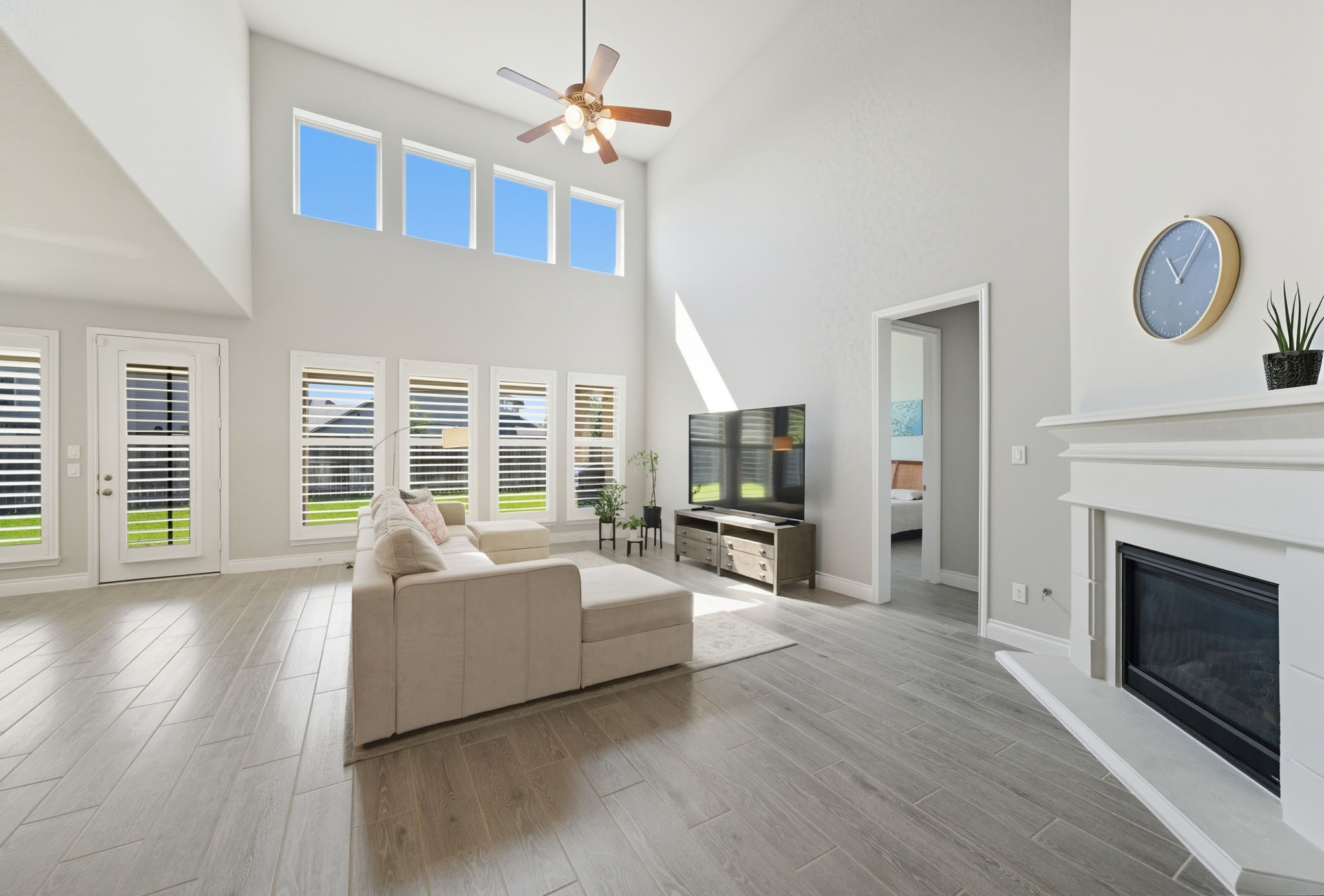 6923 Red Oak Drive Property Photo 10