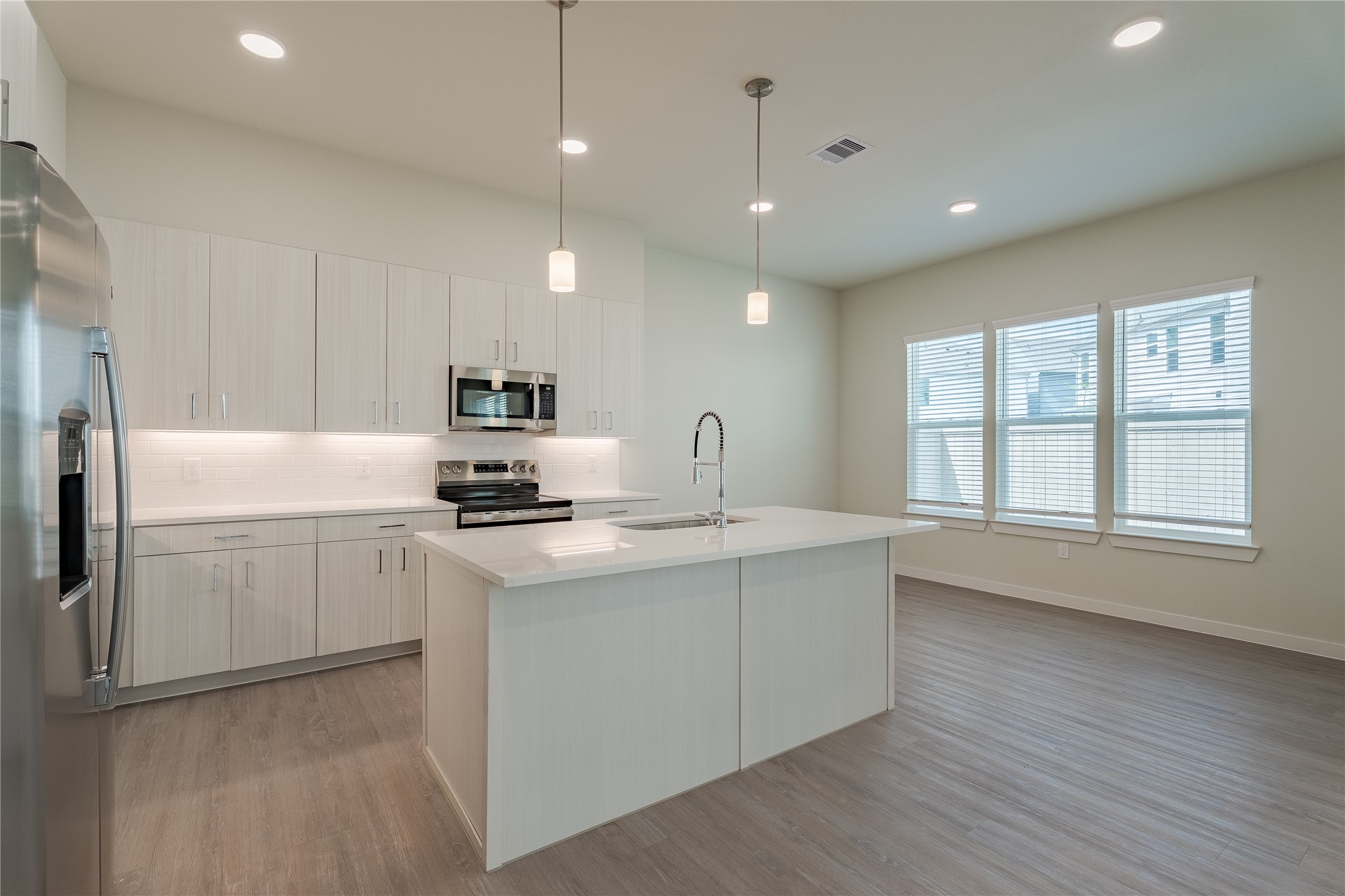 22014 Lesley Grove Lane Property Photo 2
