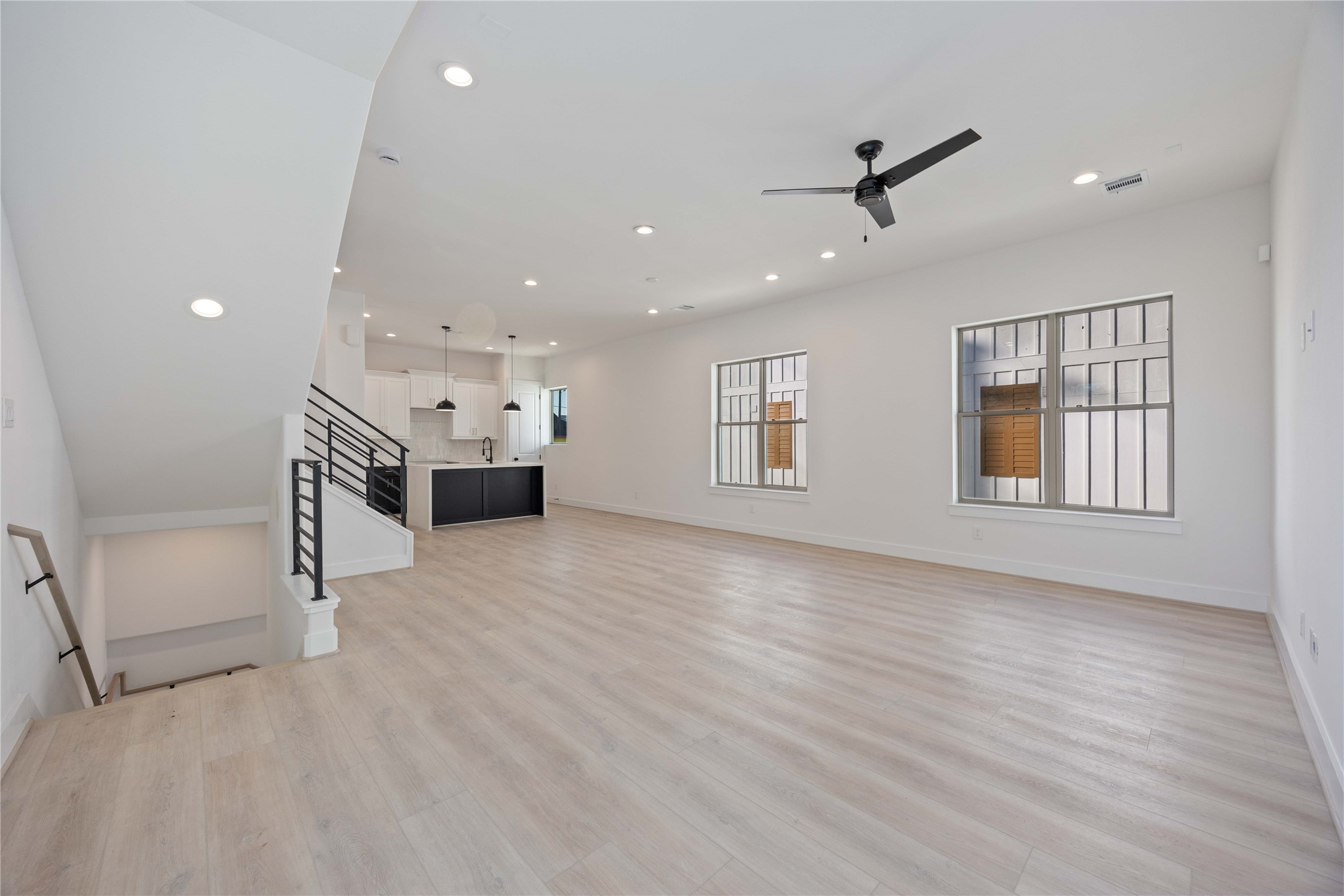 2530 Live Oak Street Property Photo 7