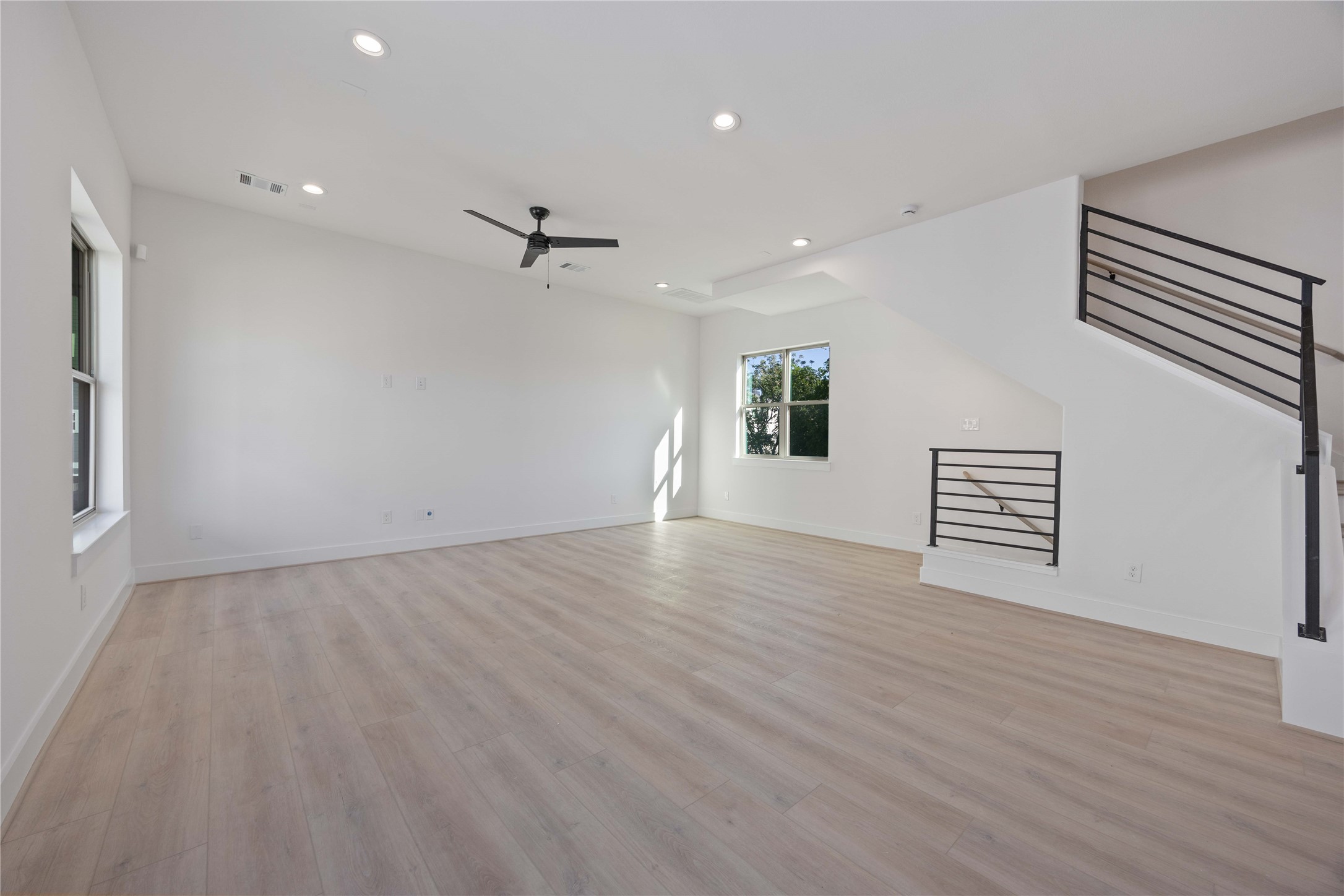 2530 Live Oak Street Property Photo 8