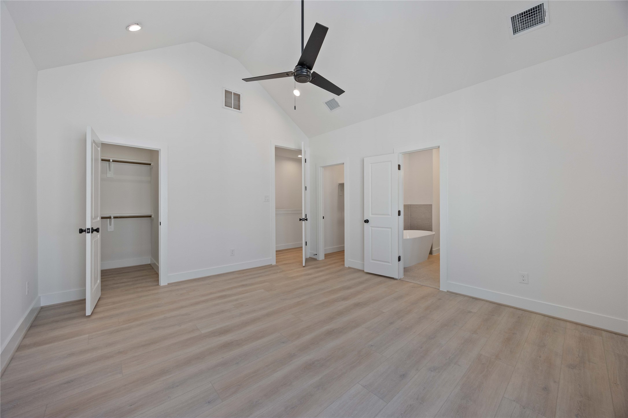 2530 Live Oak Street Property Photo 10