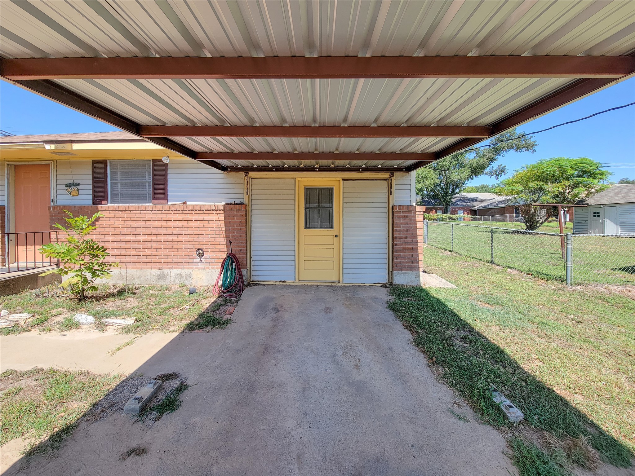 432 N Holland Street Property Photo 4