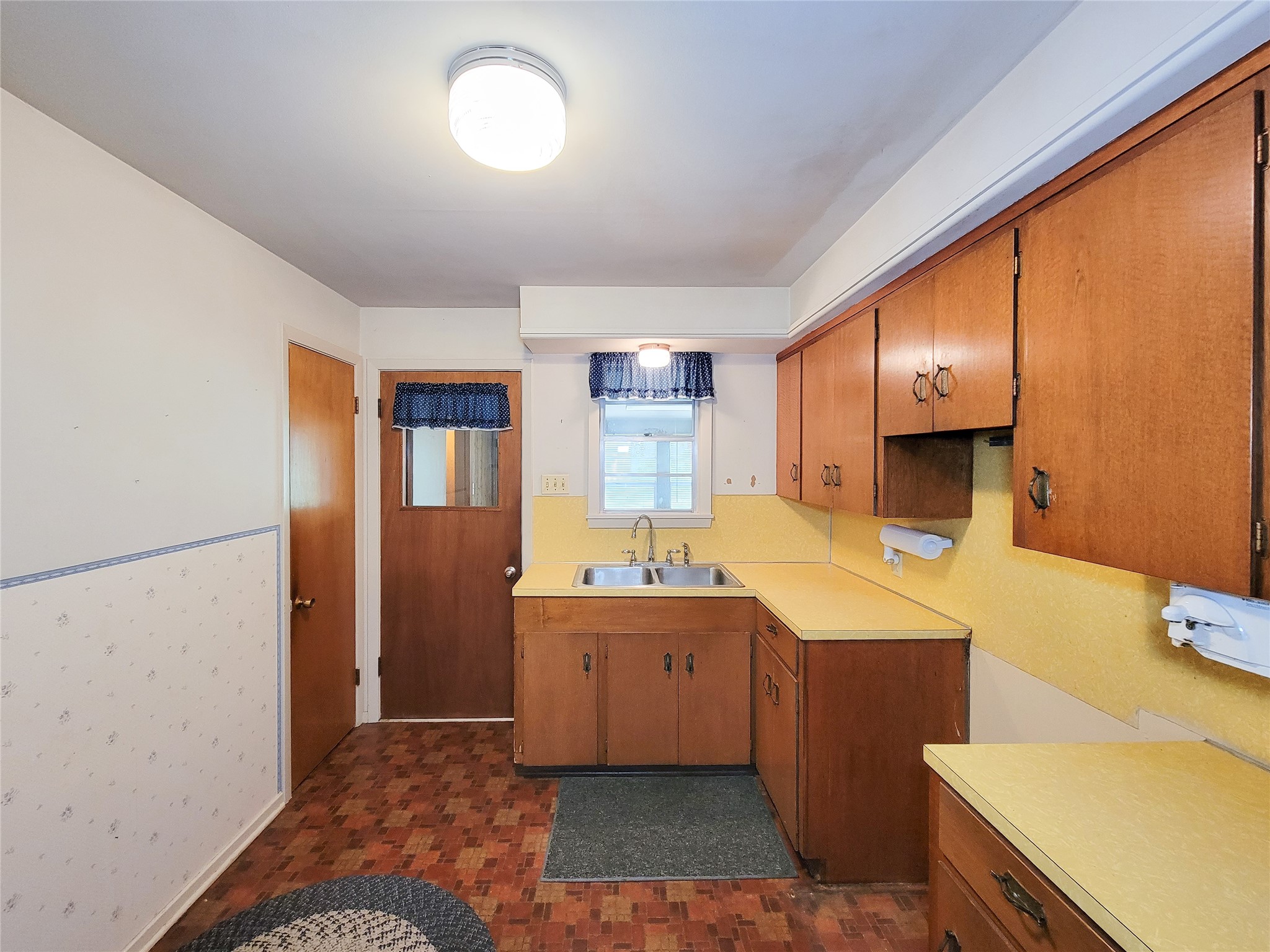 432 N Holland Street Property Photo 10