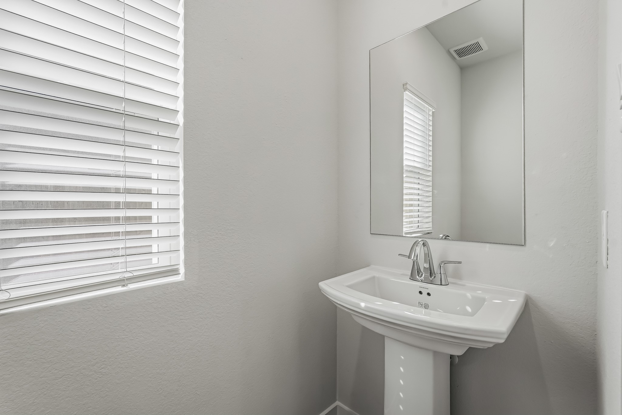 17833 Lionheart Road Property Photo 4