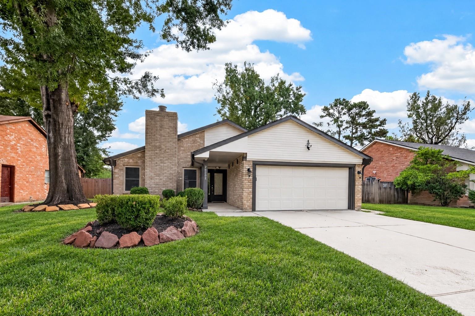 20202 Foxwood Forest Boulevard Property Photo 1