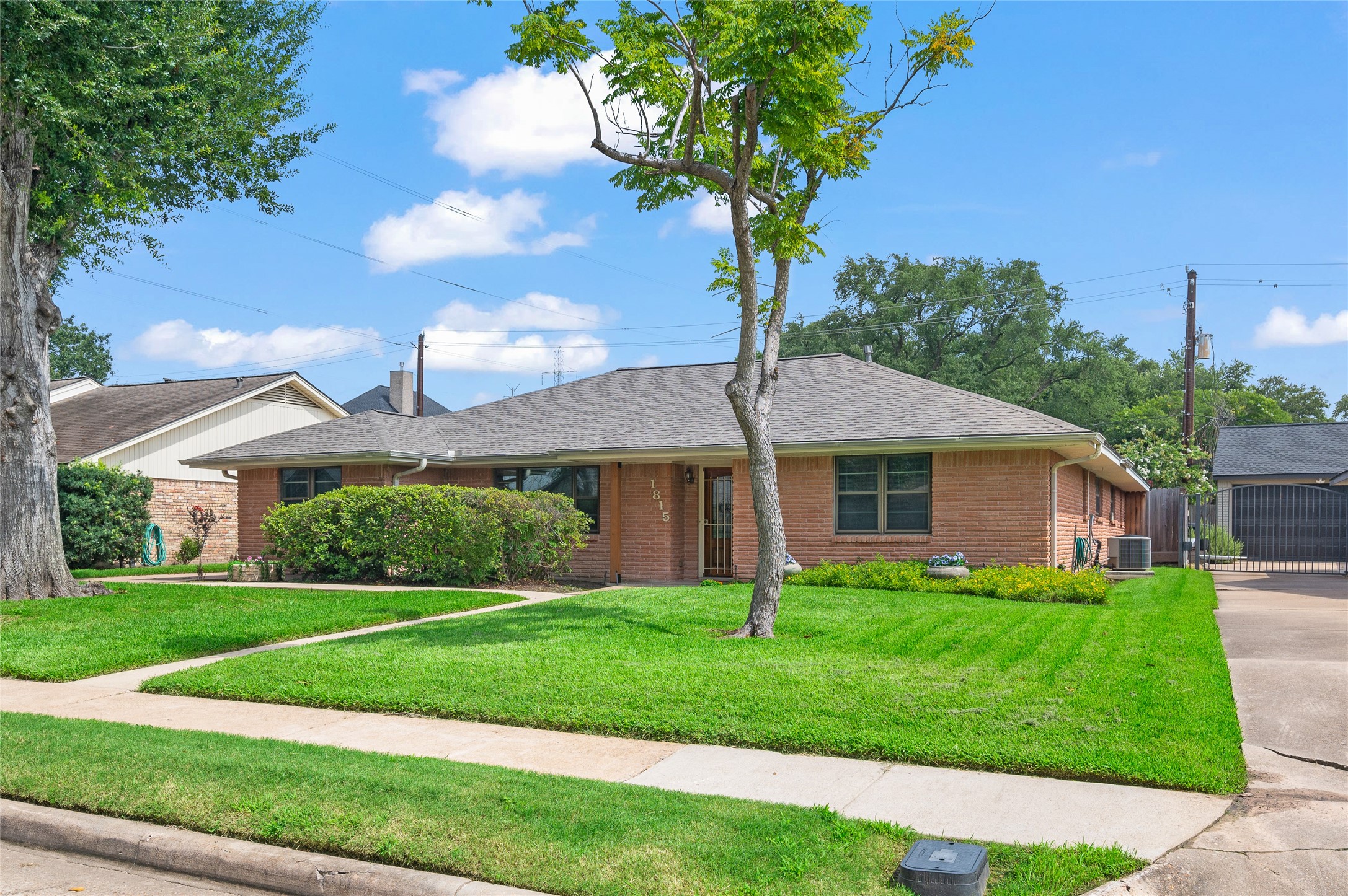 1815 Droxford Drive Property Photo 2