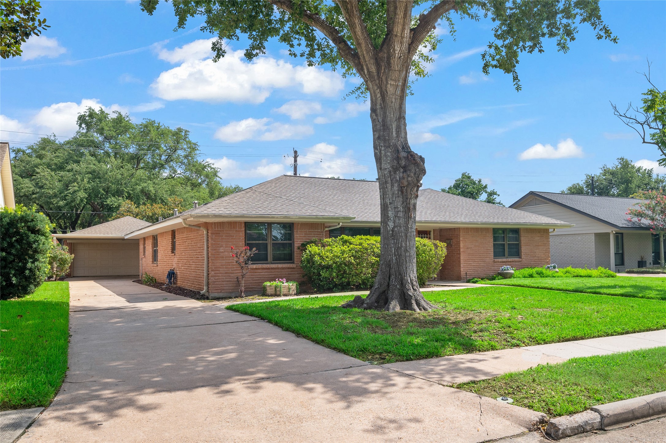 1815 Droxford Drive Property Photo 3