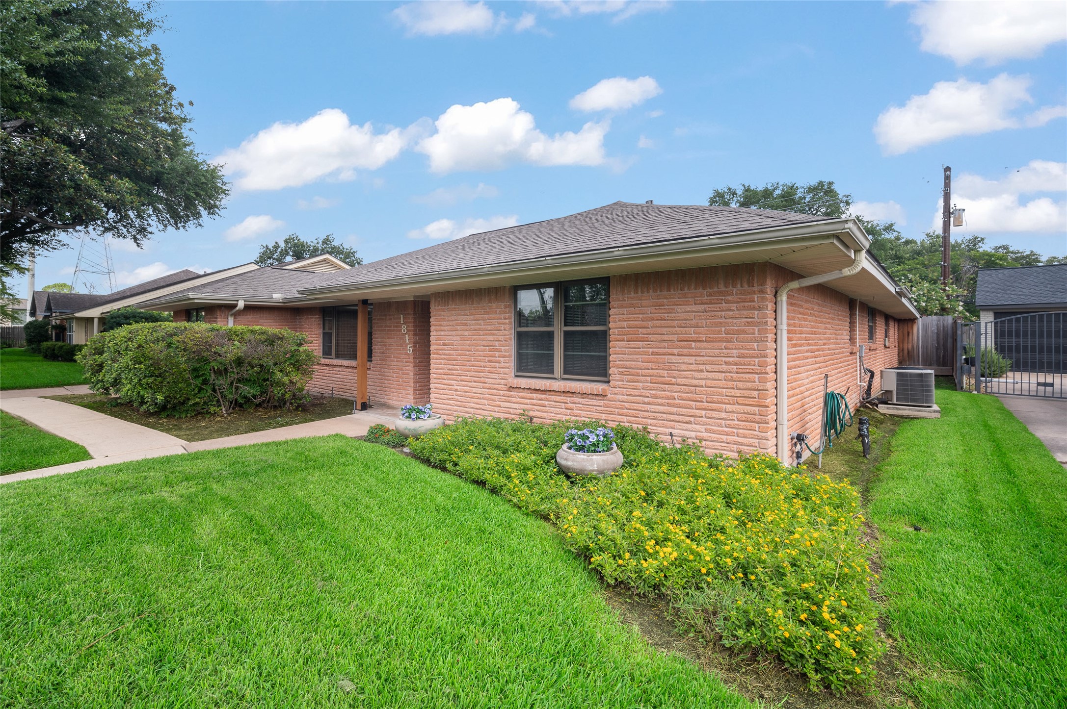 1815 Droxford Drive Property Photo 14