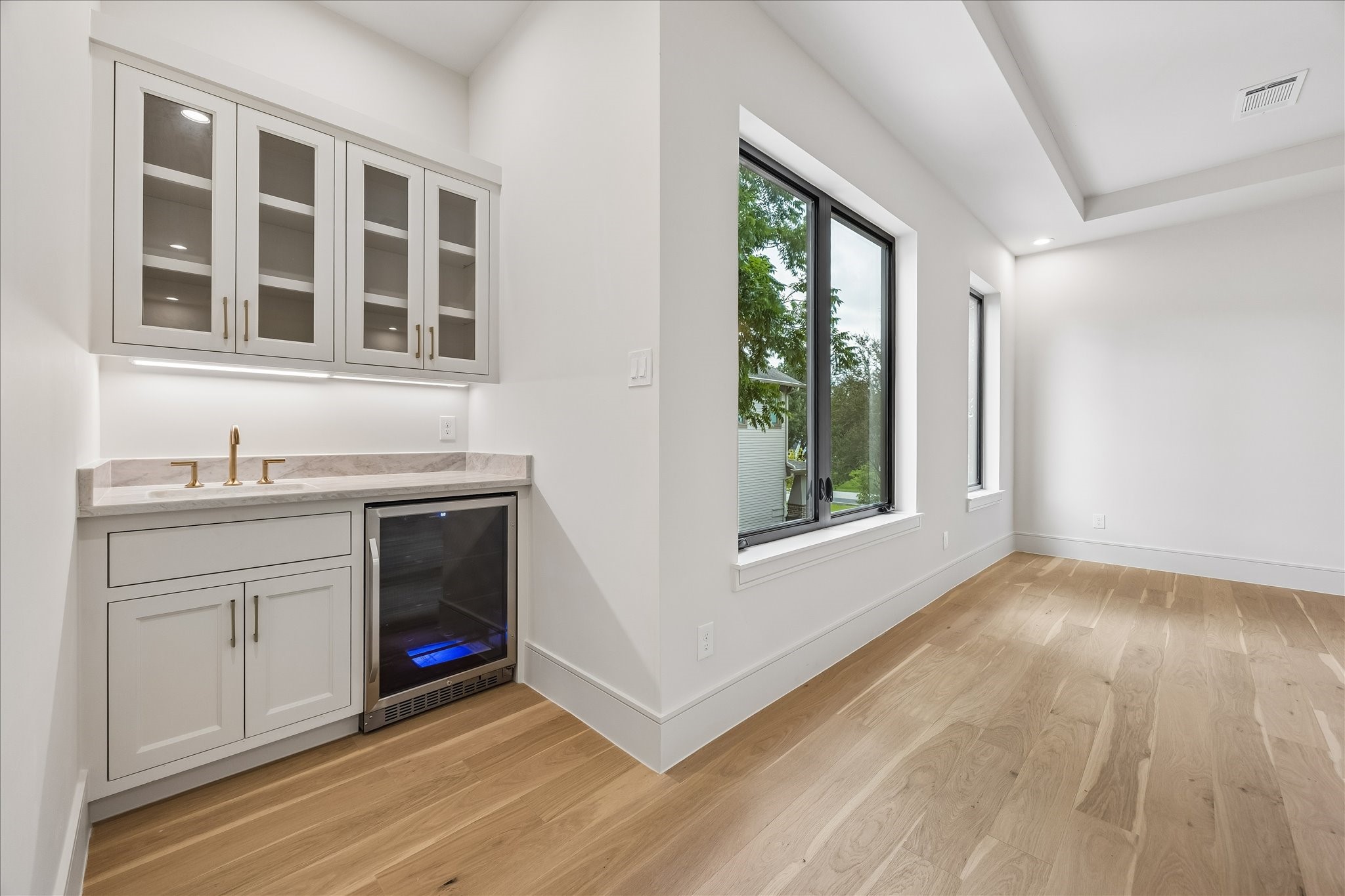 316 W 30th Street Property Photo 17