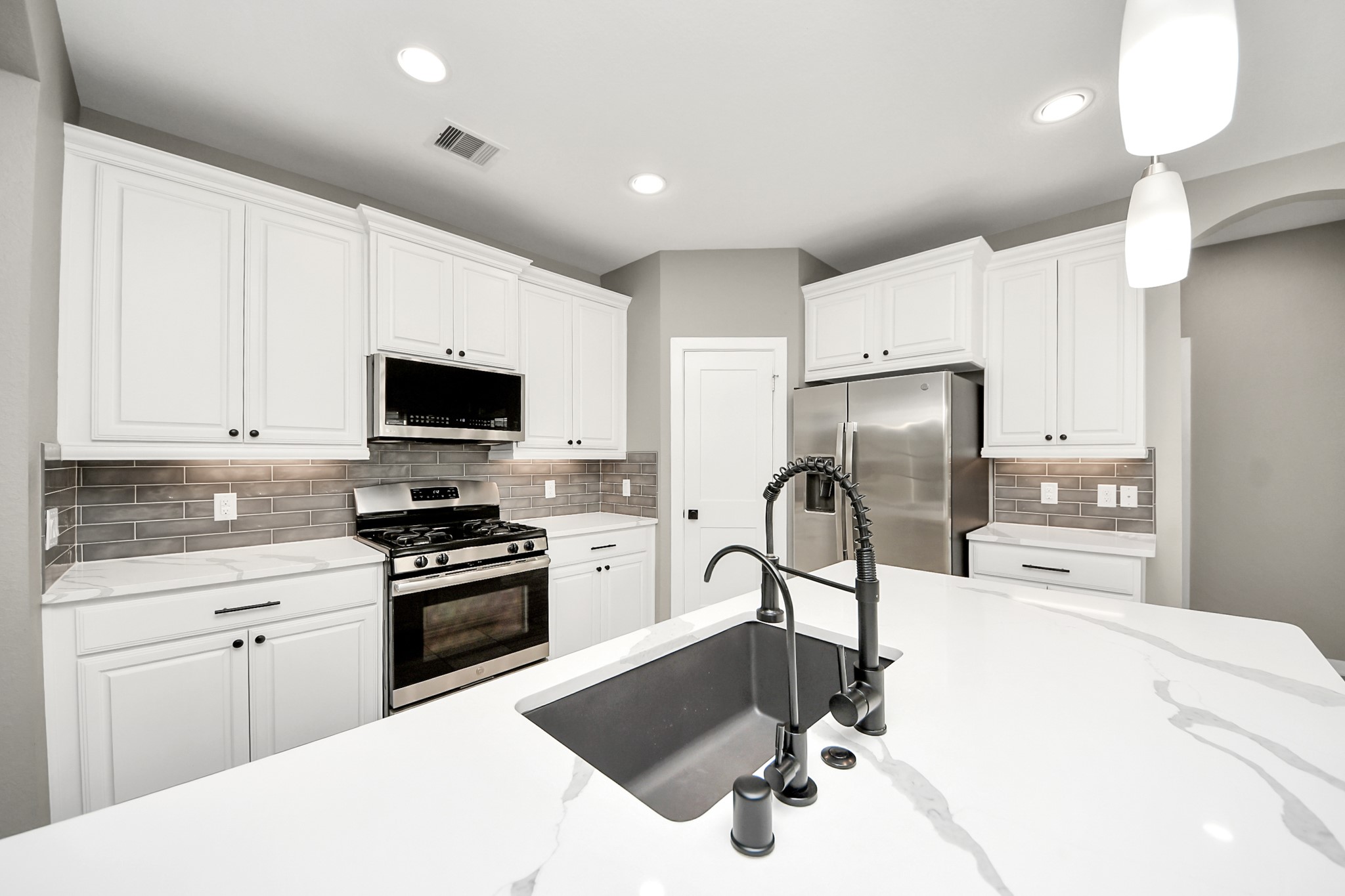 16011 Monument Hill Crossing Property Photo 5