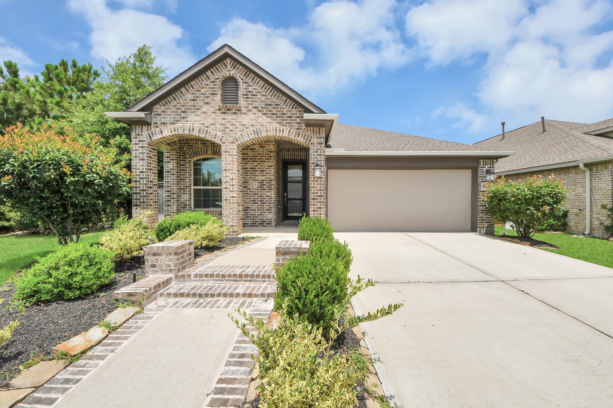 16011 Monument Hill Crossing Property Photo 6