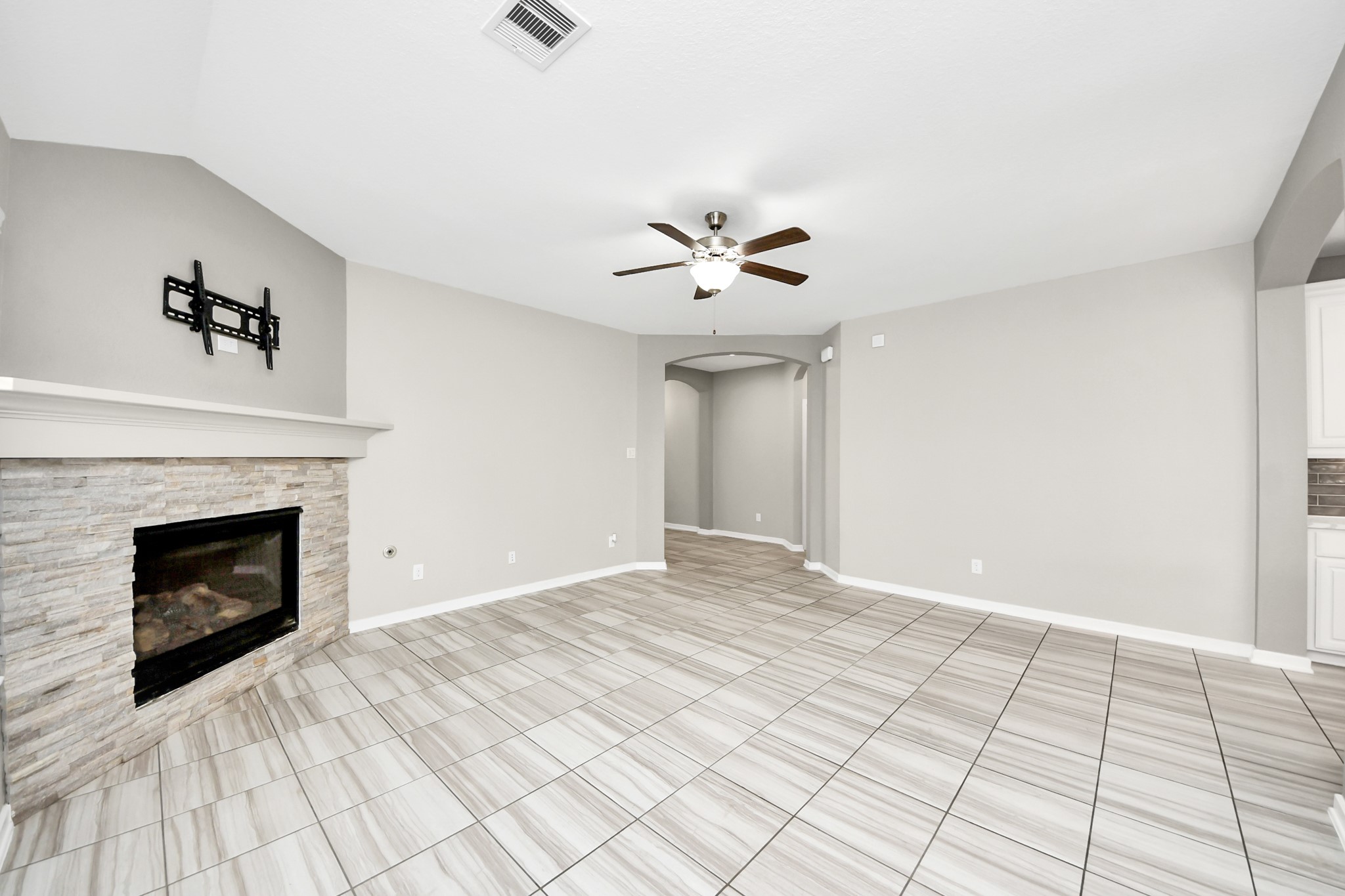 16011 Monument Hill Crossing Property Photo 11