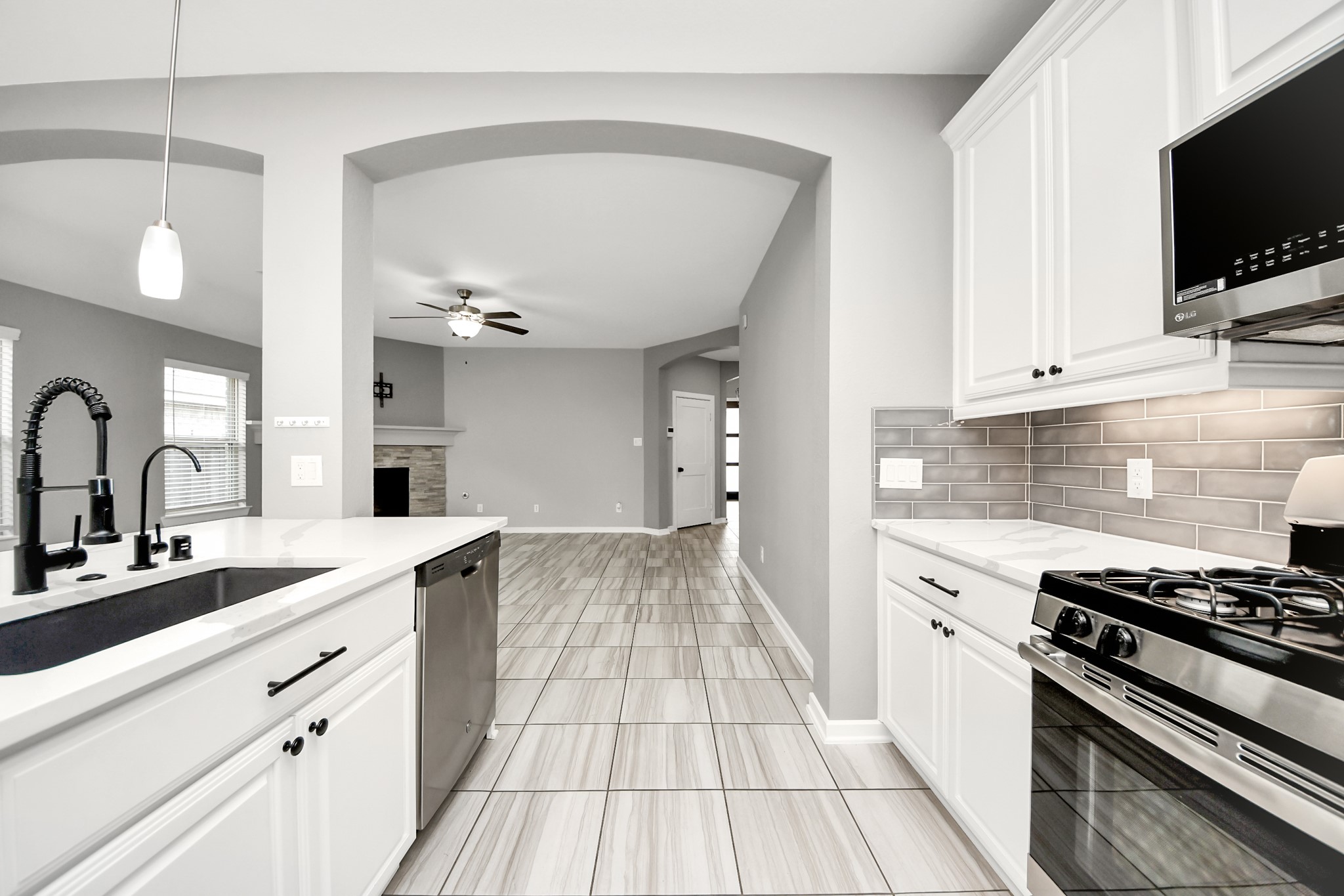 16011 Monument Hill Crossing Property Photo 14