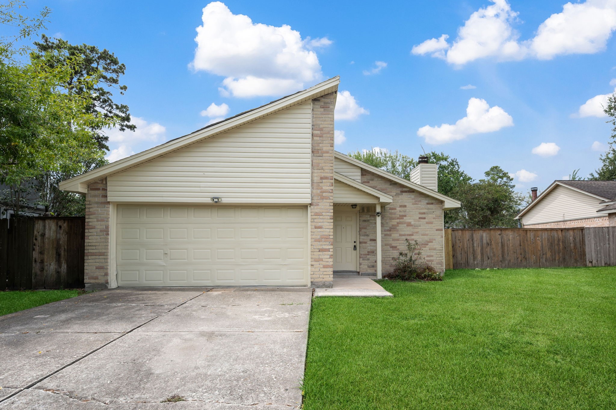 20023 Bambiwoods Drive Property Photo 1