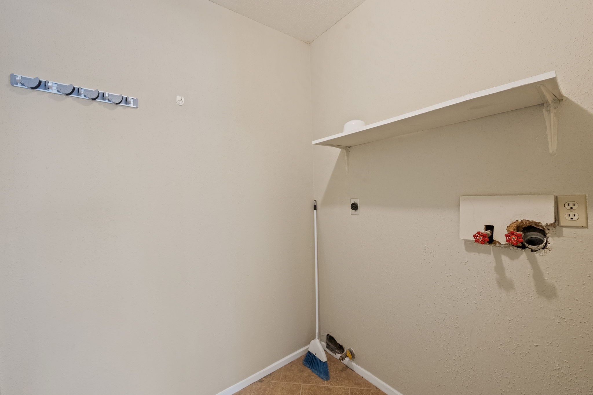 20023 Bambiwoods Drive Property Photo 10